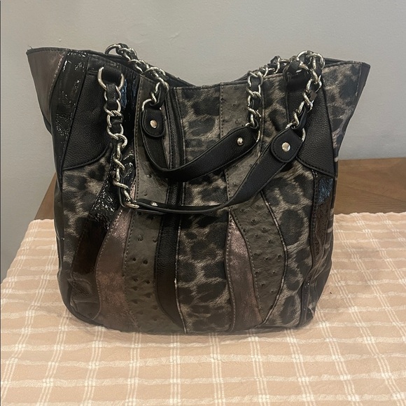 Carlos by Carlos Santana Red and Black Shoulder Bag - Picture 5 of 16